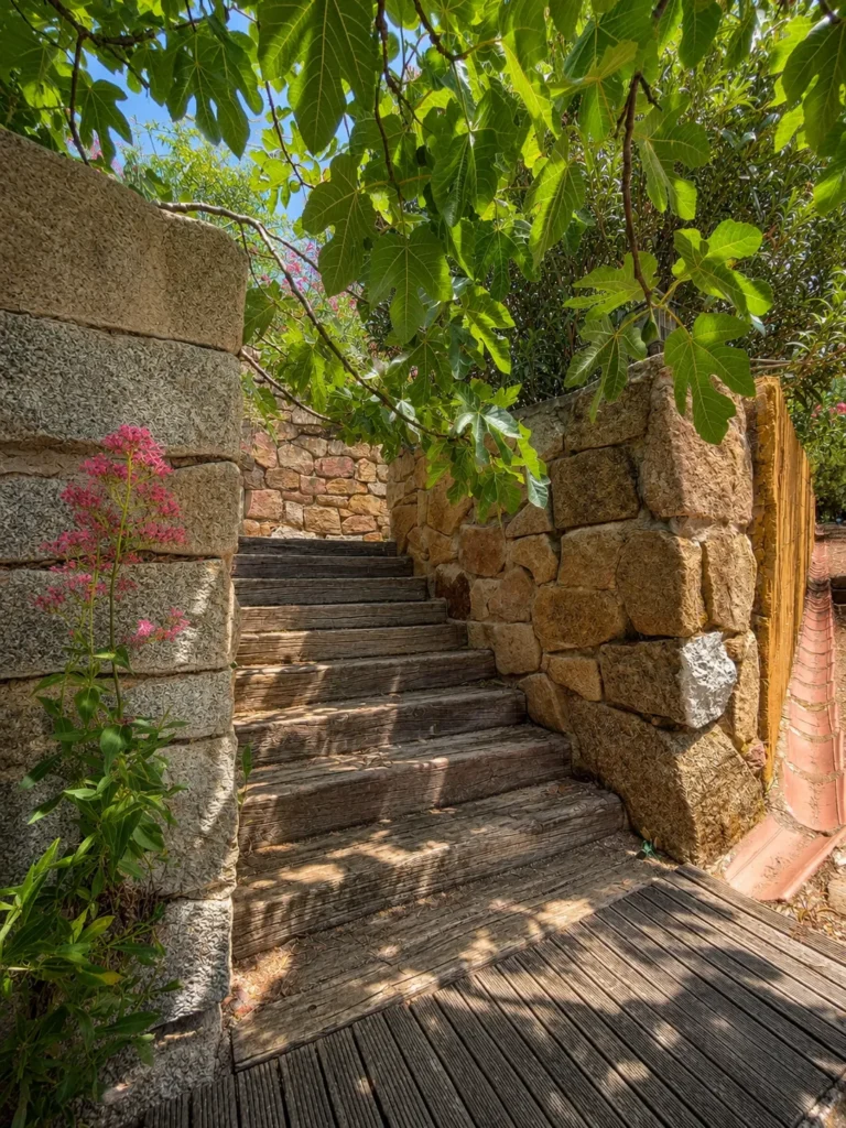 Escaleras de El Huerto de la Reina en Becerril de la Sierra