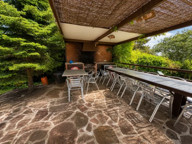 Comedor exterior de El Huerto de la Reina en Becerril de la Sierra